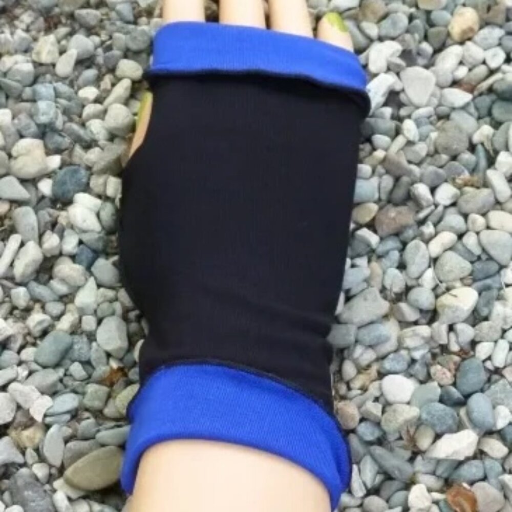 Caron Miller Reversible Fingerless Gloves, Blue